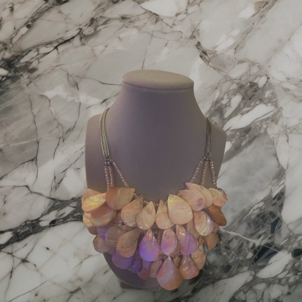 Mother of pearl sterling silver
Elegant Pink Shell Necklace - Picture 3 of 4